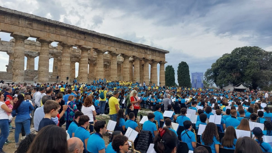Capaccio Paestum, mille studenti da tutta Italia suonano davanti al Tempio