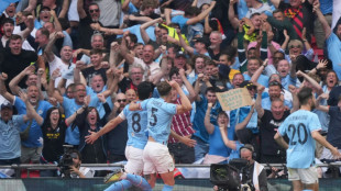 Doppelpacker G&uuml;ndogan schie&szlig;t City zum Double