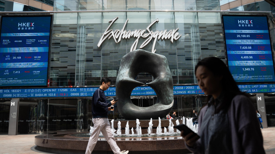 Borsa: Hong Kong poco mossa, apre a -0,09%