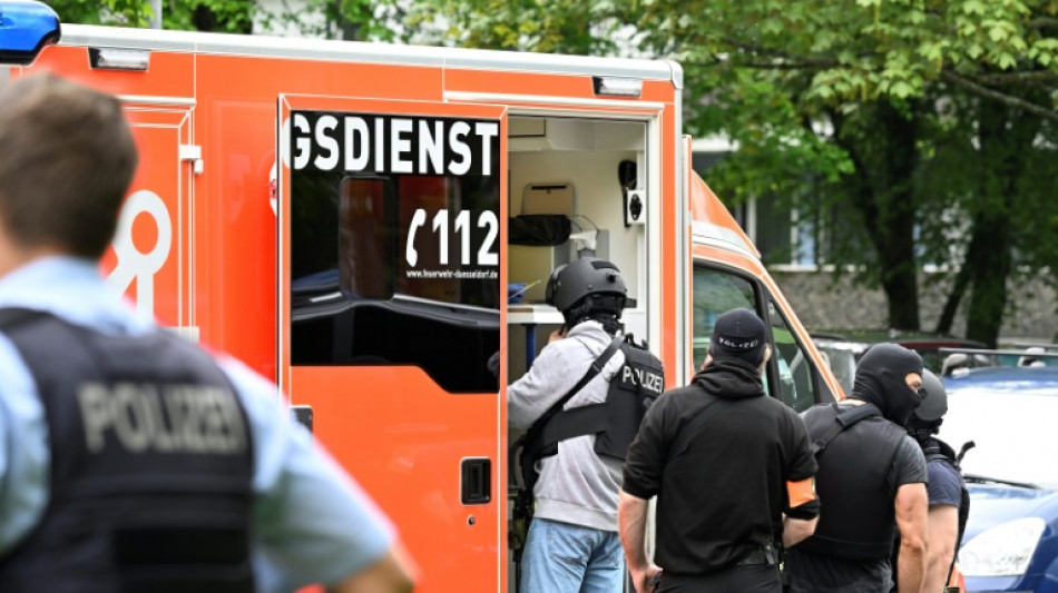 Kleinkind st&uuml;rzt aus drittem Stock - Passant f&auml;ngt es auf