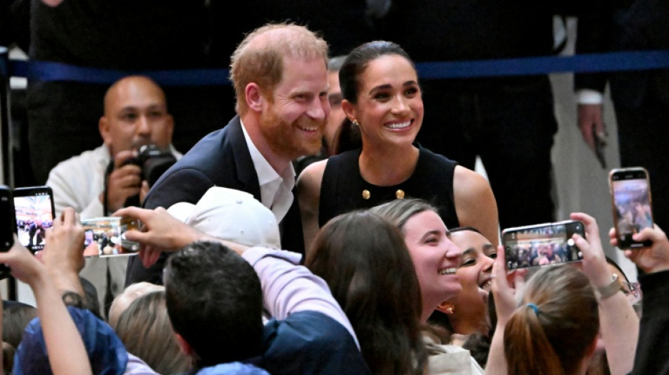 El pr&iacute;ncipe Enrique y su esposa Meghan regresar&aacute;n a vivir a Reino Unido, seg&uacute;n prensa brit&aacute;nica