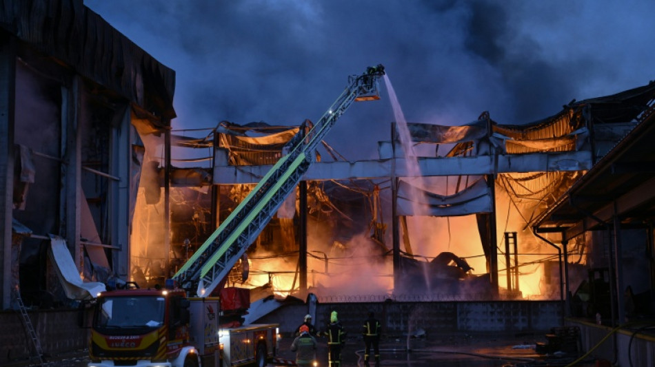 Frappes russes sur l'Ukraine: trois morts dont un secouriste