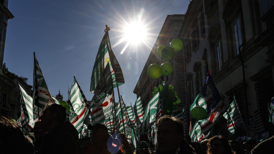 Cisl, salari +3,5% nel semestre ma ancora sotto l'inflazione