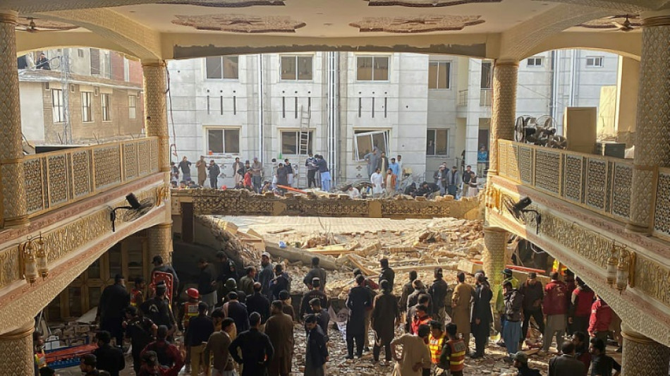 Pakistan: au moins 33 morts dans une explosion &agrave; l'int&eacute;rieur d'une mosqu&eacute;e de Peshawar