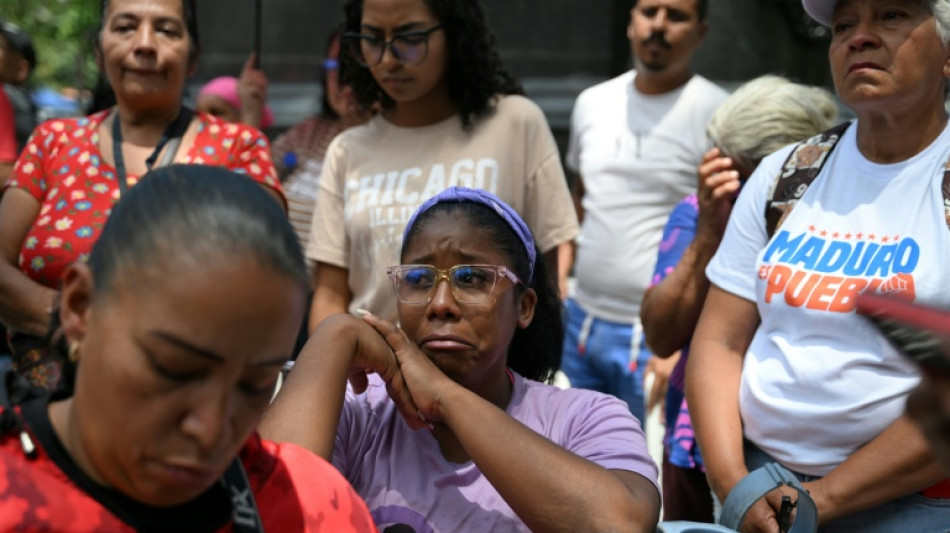 Llanto e indignaci&oacute;n entre seguidores de Maduro que acompa&ntilde;aron su audiencia en Caracas