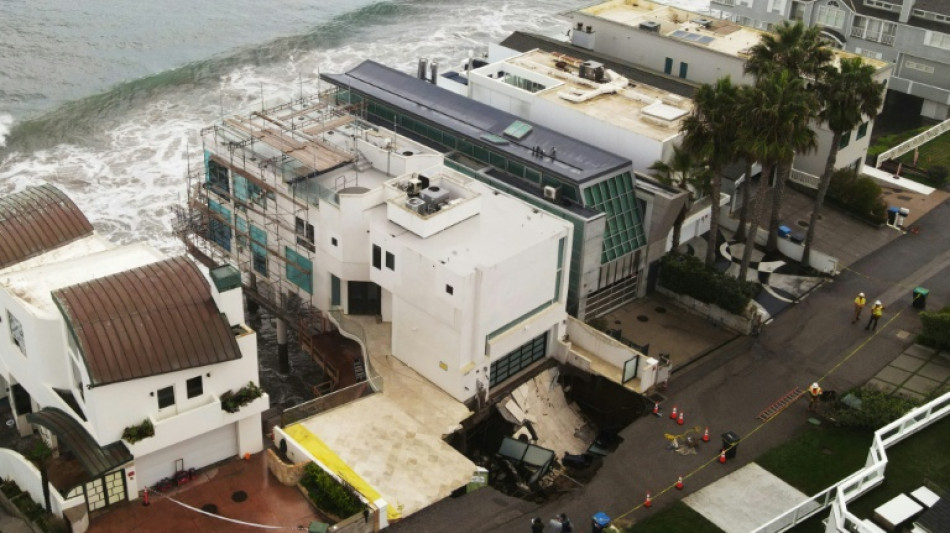 Pounding waves open up sinkhole in swanky Malibu