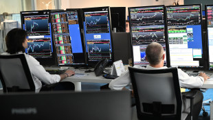 Borsa: Milano gira in calo con energia e banche