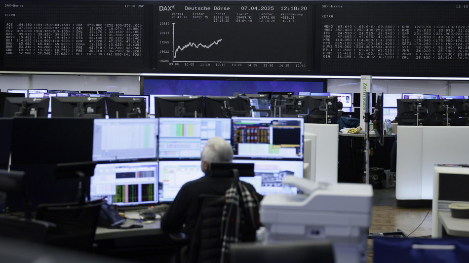 Borsa: l'Europa apre in rialzo, spinta dallo stop ai dazi