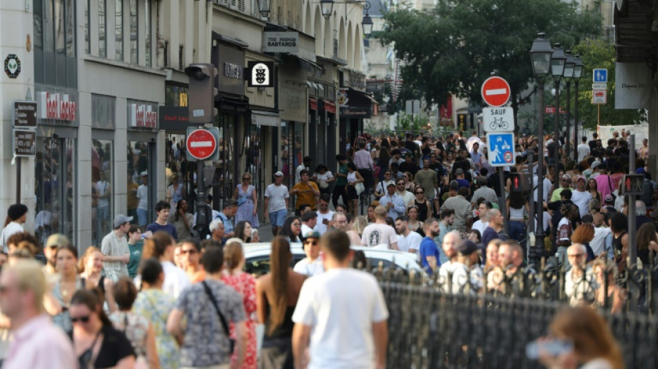Fête de la musique: forte affluence, des piqûres et plus de 300 gardes à vue