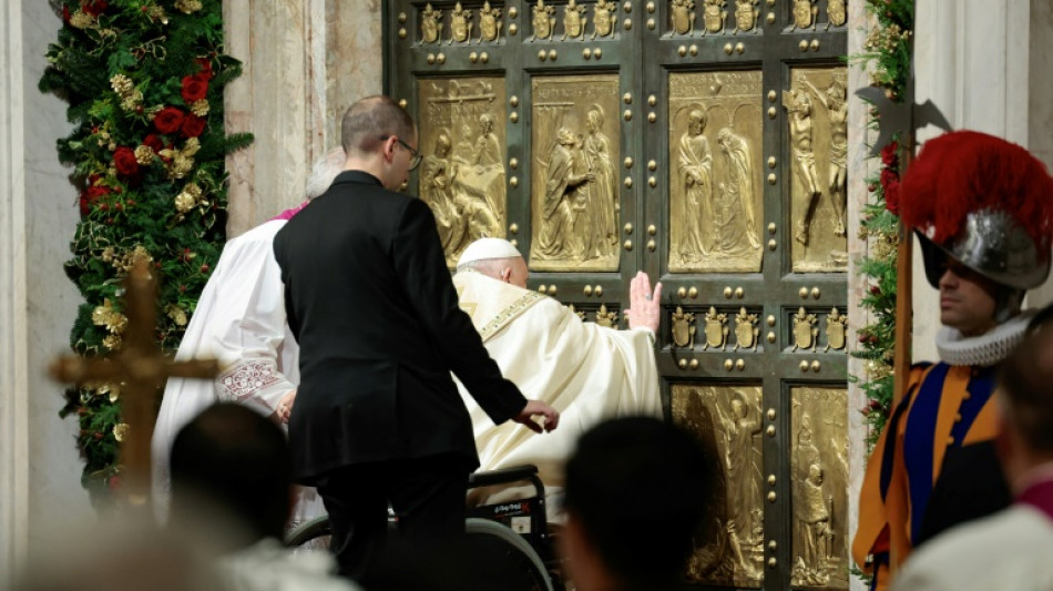 Papst Franziskus l&auml;utet Heiliges Jahr ein