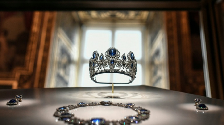 La dirección del Louvre defiende la calidad de las vitrinas rotas en el robo