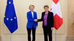 Un accord Suisse-UE "historique" mais d&eacute;j&agrave; critiqu&eacute; dans le pays alpin
