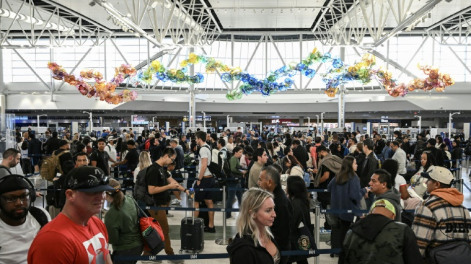 Senadores dos EUA chegam a acordo para encerrar paralisação orçamentária