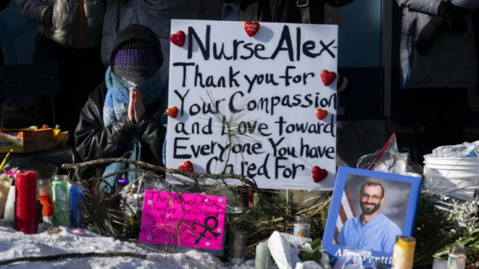 Minneapolis locals pay respects to man killed by US agents