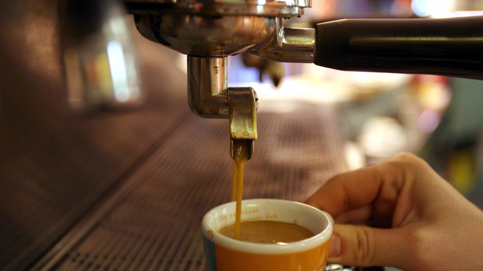 Senza tregua il caro tazzina, prezzo caff&egrave; +20% sul 2021