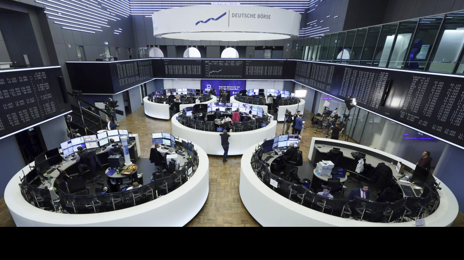Borsa: l'Europa chiude debole con tregua e banche centrali