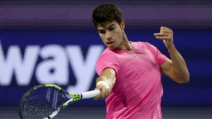 Alcaraz vuela hasta otro pulso con Sinner en semis de Miami; argentino Cer&uacute;ndolo se despide