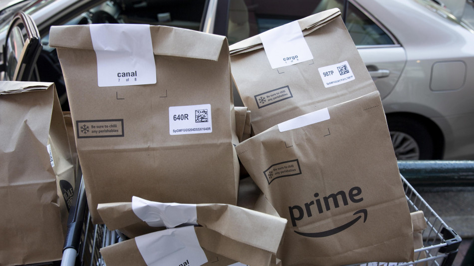 Sindacati, domani sciopero di addetti alle consegne per Amazon