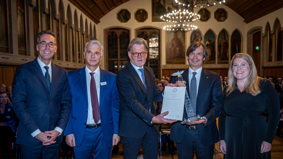 Carlo Messina riceve l'European banker of the Year