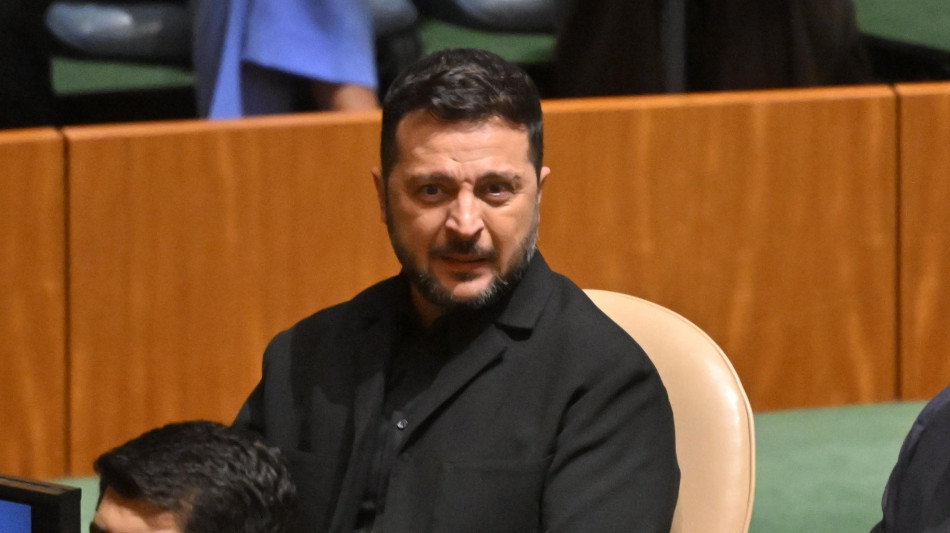 Zelensky a El Pa&igrave;s, 'Mosca vuole che gli ucraini lascino la capitale'