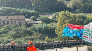 Eurallumina, prosegue protesta operai sul silo a 40 metri