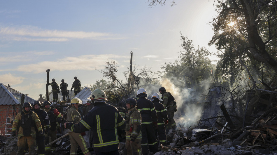 Kiev, 'attacchi con bombe guidate in pieno giorno su Kharkiv, 3 morti'