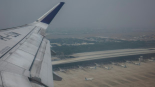 Miles de pasajeros varados por el cierre de aeropuertos en Indonesia tras una erupci&oacute;n volc&aacute;nica