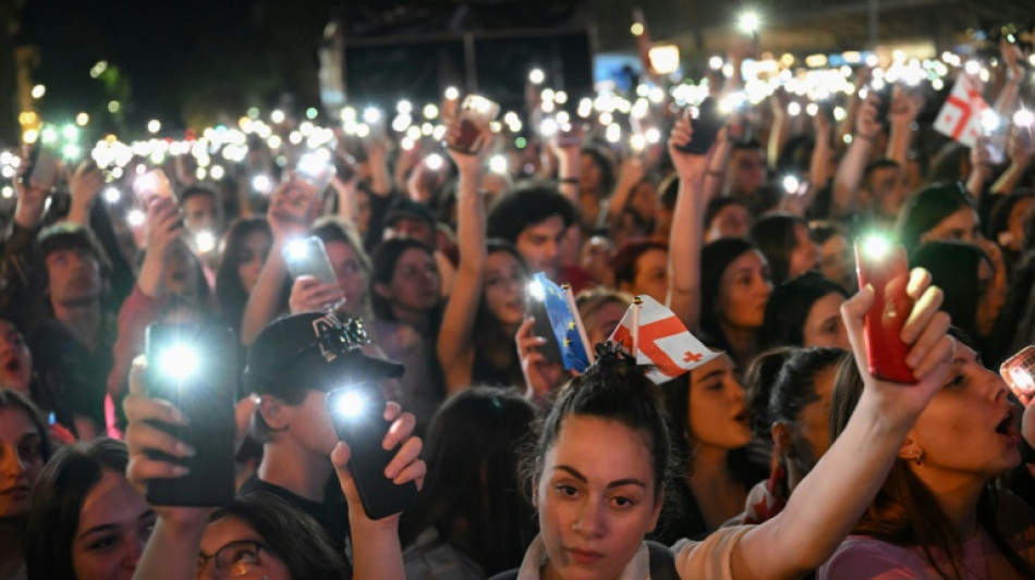 Tausende Menschen in Georgien bei Solidarit&auml;tskonzert f&uuml;r festgenommene Protestteilnehmer