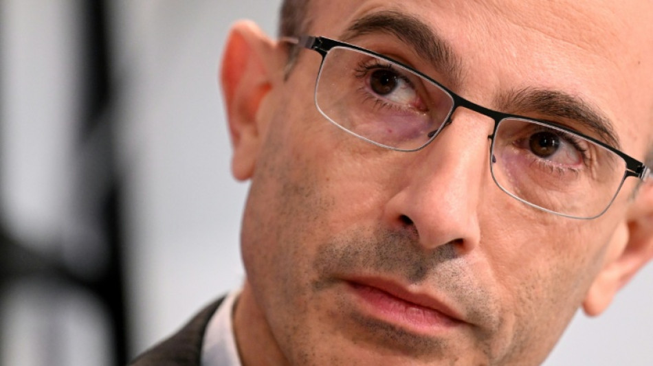 Milei defiende su apuesta por una IA sin regulaci&oacute;n tras la advertencia del historiador Harari