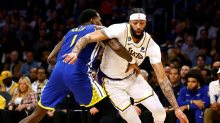 Lakers rout Warriors, Heat rip Knicks to grab NBA series leads