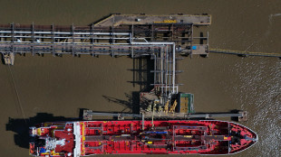 Il petrolio chiude in forte calo a New York, Wti cede il 4,50% a 95,79 dollari