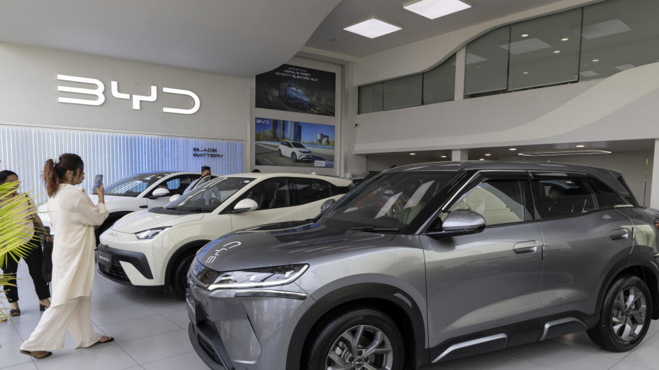 L'Ue limiter&agrave; a 350mila l'anno le importazioni di auto ibride cinesi
