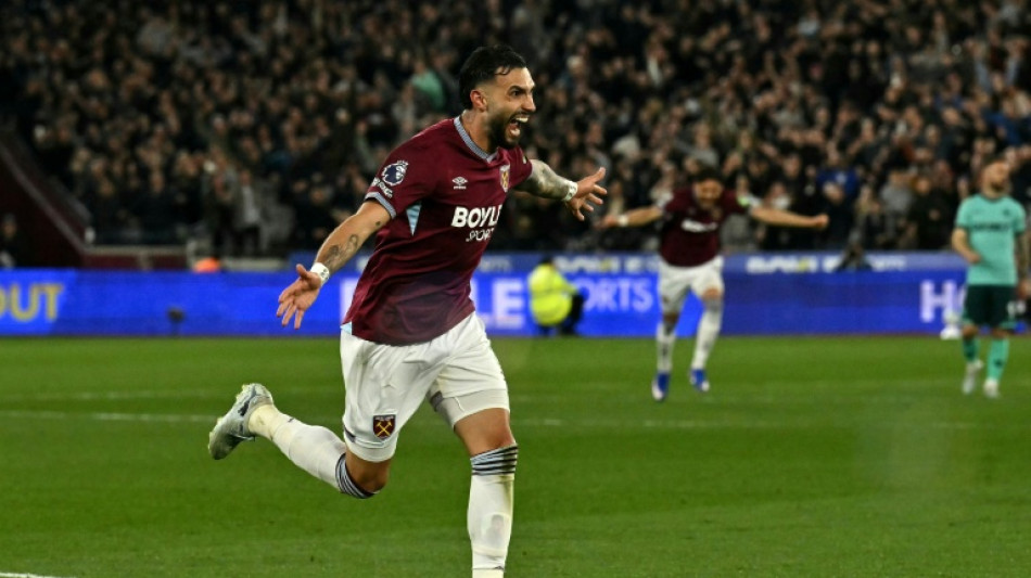 West Ham goleia Wolverhampton (4-0) e empurra Tottenham para zona de rebaixamento