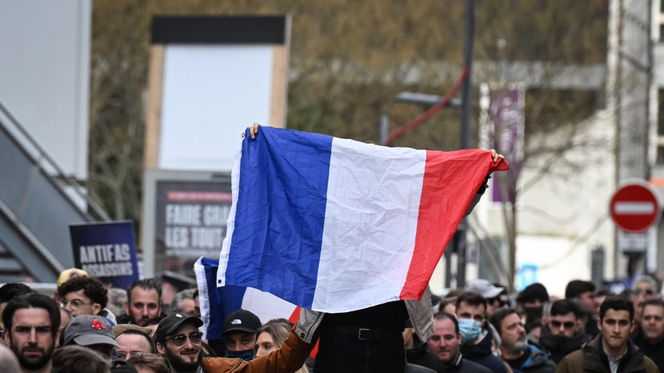 Saluti nazisti, frasi razziste e omofobe alla marcia per Quentin a Lione