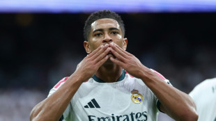 Real Madrid goleia M&aacute;laga e assume lideran&ccedil;a do Espanhol
