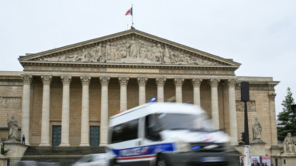 Macron en la encrucijada en Francia: nuevo gobierno, elecciones o dimisión