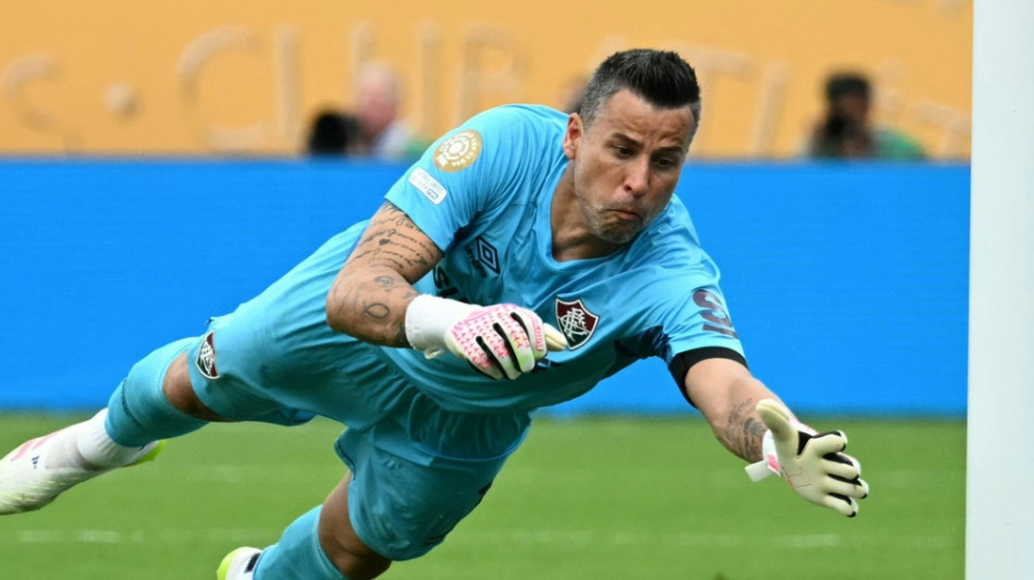 1390 Partien: Fluminense-Keeper Fabio stellt Spielrekord ein