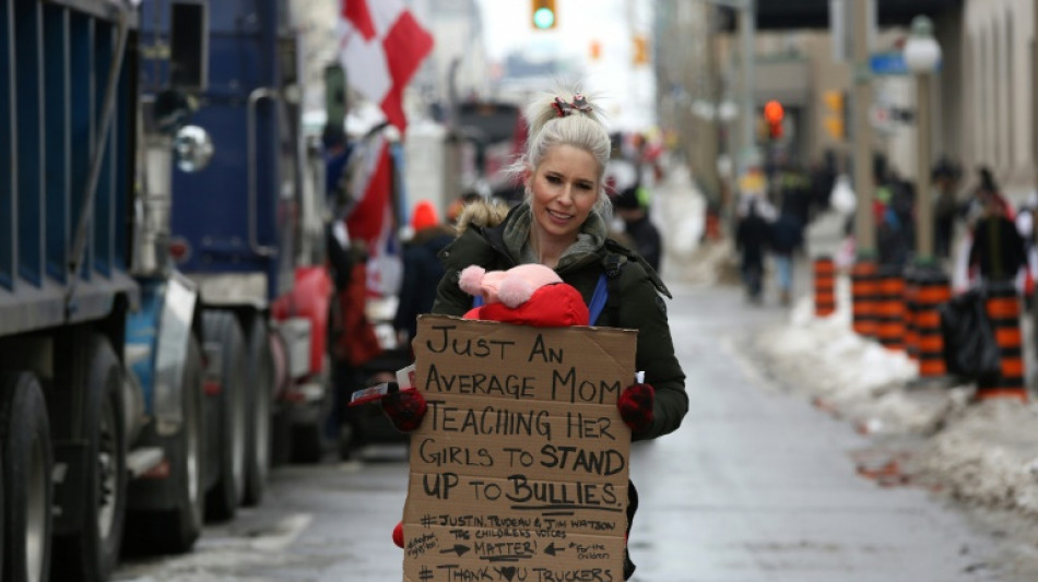 "M&egrave;re en mission": des protestataires d'Ottawa emm&egrave;nent leurs enfants manifester