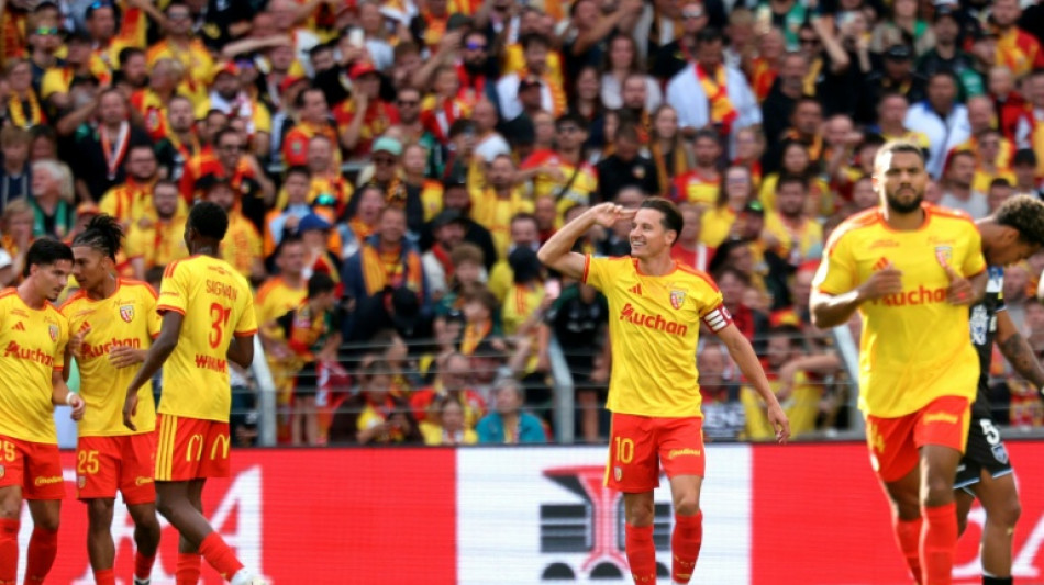 Atual vice-campe&atilde;o, Lens goleia Auxerre (5-2) em sua estreia na Ligue 1