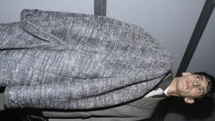 Il sartoriale futuristico di Louis Vuitton apre le sfilate uomo di Parigi