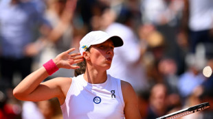 Reigning champion Swiatek reaches French Open semi-finals