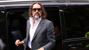 Le proc&egrave;s du com&eacute;dien Russell Brand, accus&eacute; de viols et agressions sexuelles, s'ouvre &agrave; Londres