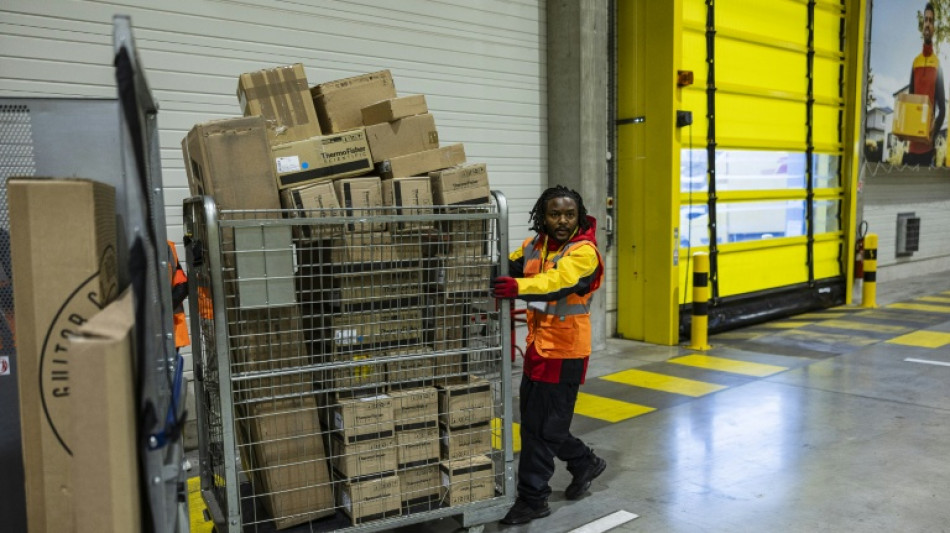 Les d&eacute;put&eacute;s approuvent la mise en place d'une taxe de deux euros pour les "petits colis"