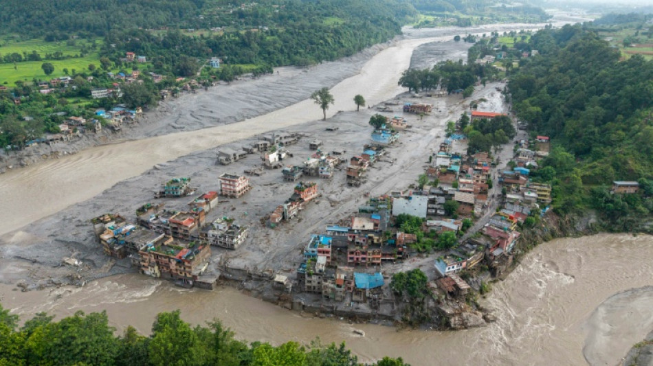 Nepalis cling to hope for missing, three days after disaster