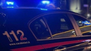 Accoltella i genitori e il fratello a Fano nella notte, fermato un ragazzo