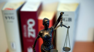 Frau in Berlin nach Streit um Seidenh&uuml;hner in Handtasche zu Geldstrafe verurteilt