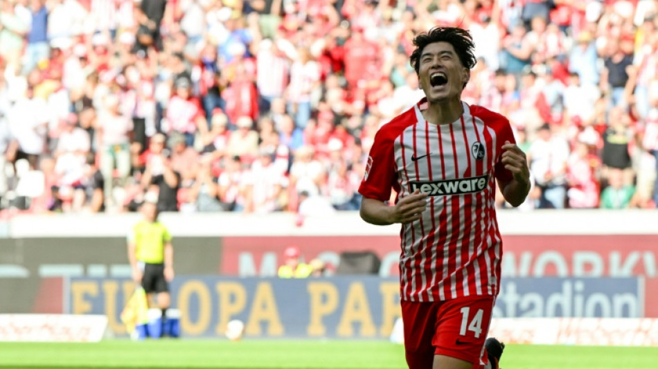 Freiburg goleia Werder Bremen com hat-trick de Suzuki