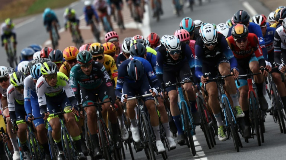 Pogacar gana el pulso a Gaudu y se sit&uacute;a l&iacute;der de la Par&iacute;s-Niza