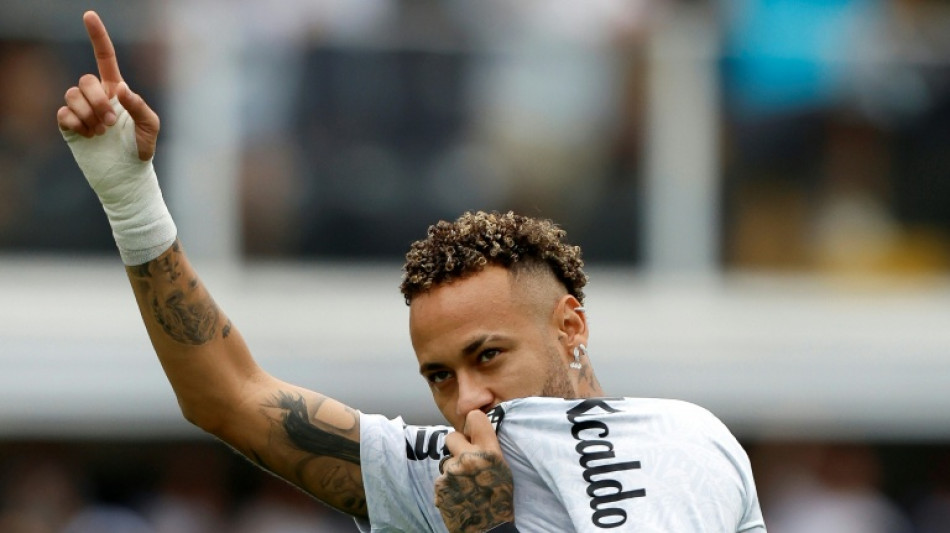 Neymar volta a jogar em goleada do Santos ap&oacute;s cirurgia no joelho