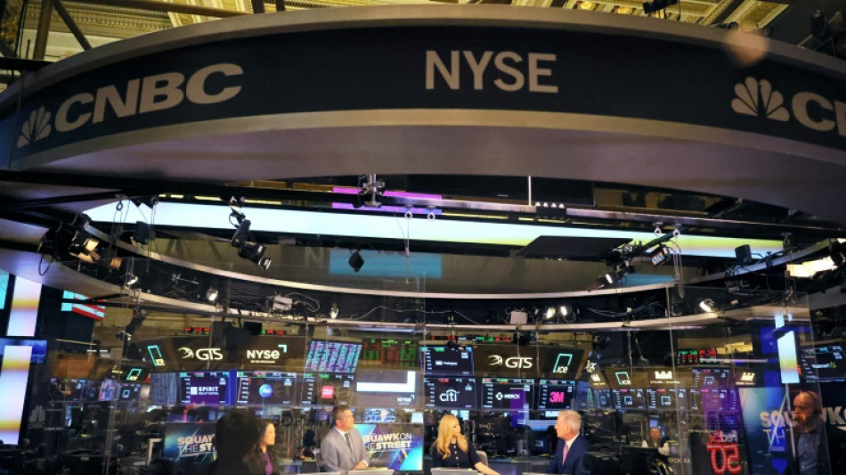 Wall Street ouvre en baisse, une s&eacute;ance charg&eacute;e en r&eacute;sultats